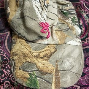 Women's camo hat hunting